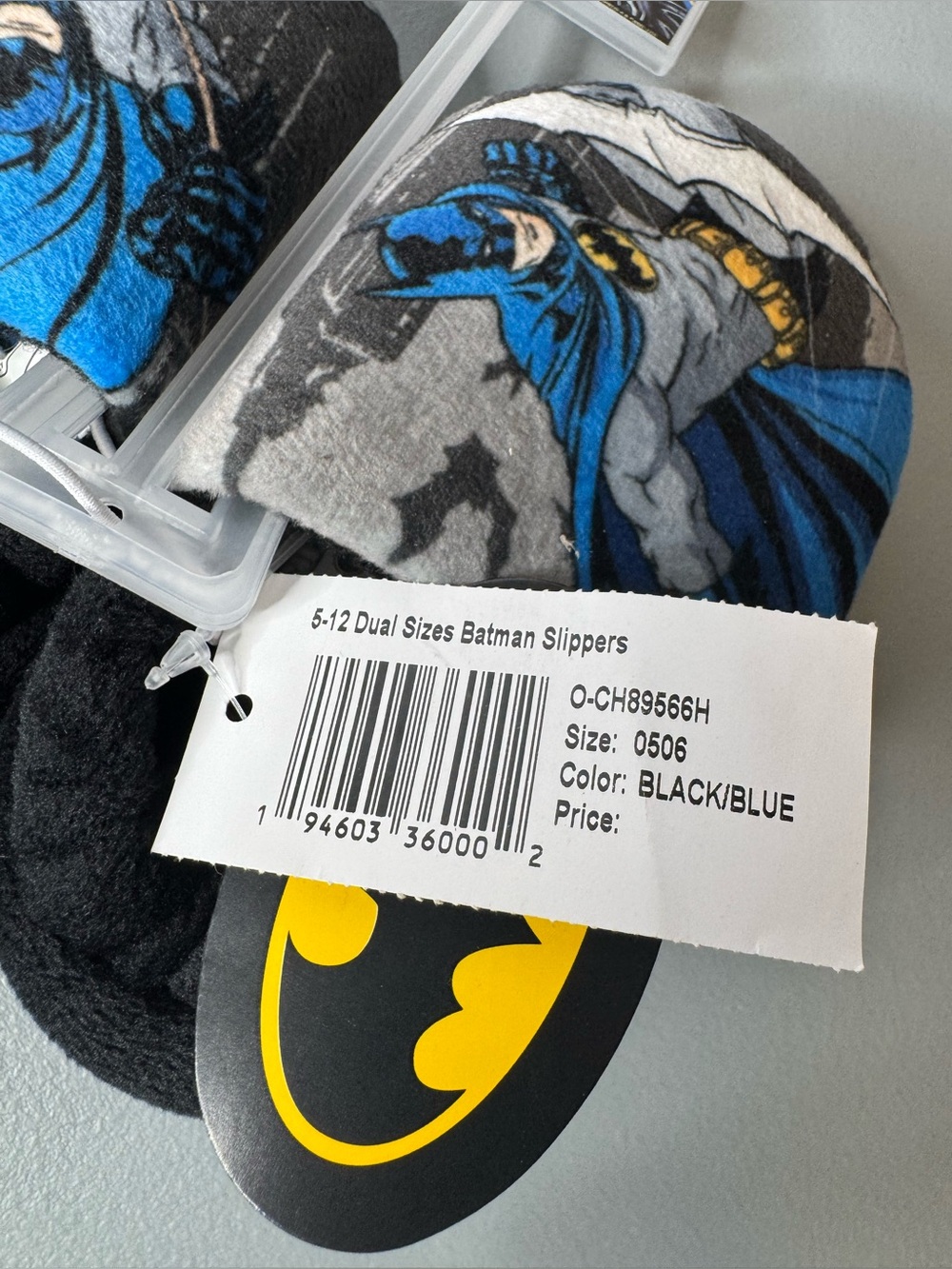 Batman comic print plush Fleece Kids Slippers with grip sole pills size 5/6 - Picture 4 of 5